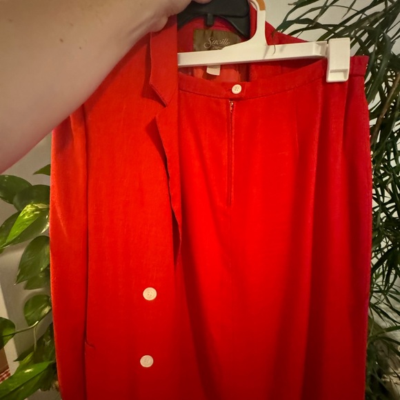 CLASSIC VINTAGE Skirt Suit in Impeccable Condition!!! - Picture 6 of 6